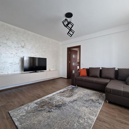 Downtown Apartment Римніку-Вилча Екстер'єр фото