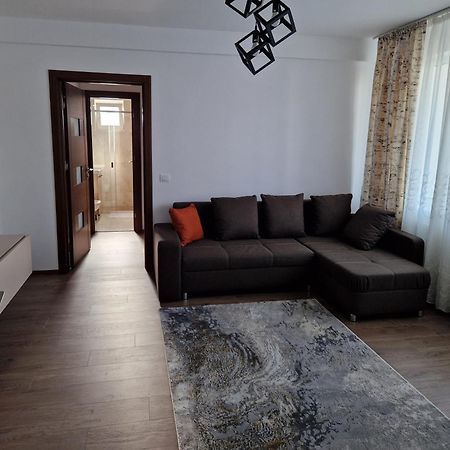 Downtown Apartment Римніку-Вилча Екстер'єр фото