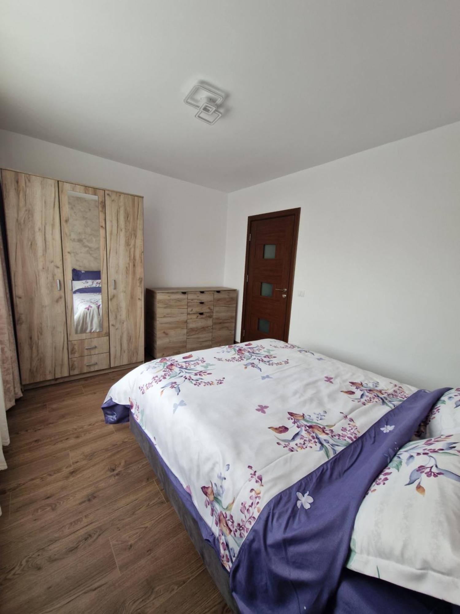 Downtown Apartment Римніку-Вилча Екстер'єр фото