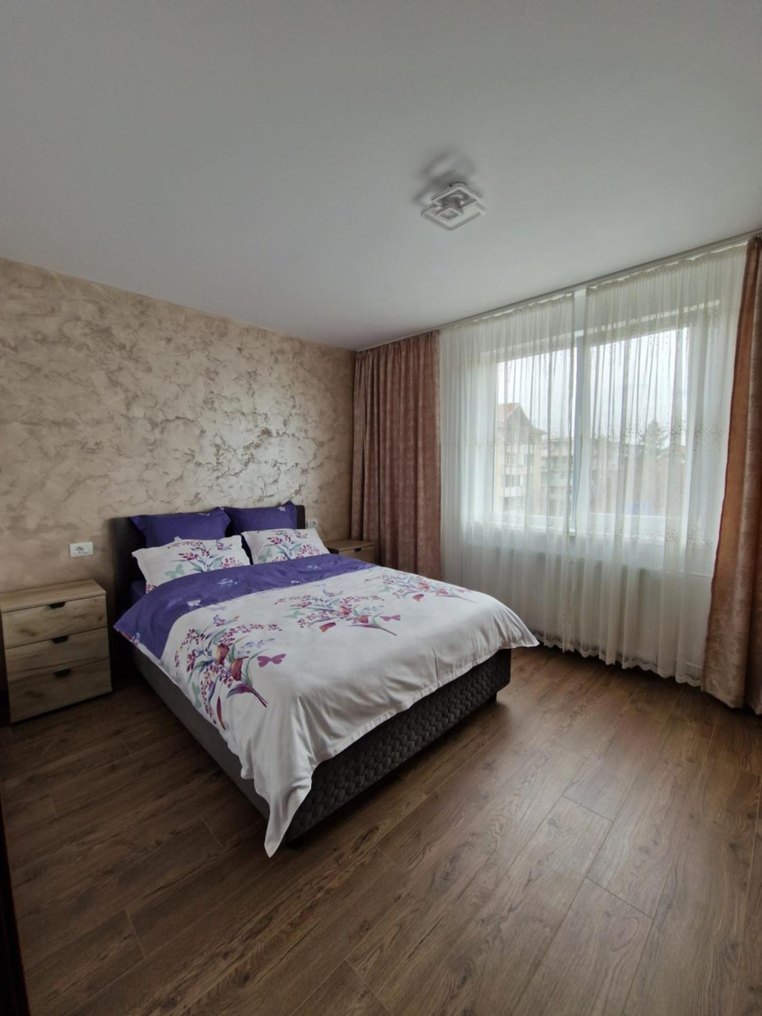 Downtown Apartment Римніку-Вилча Екстер'єр фото