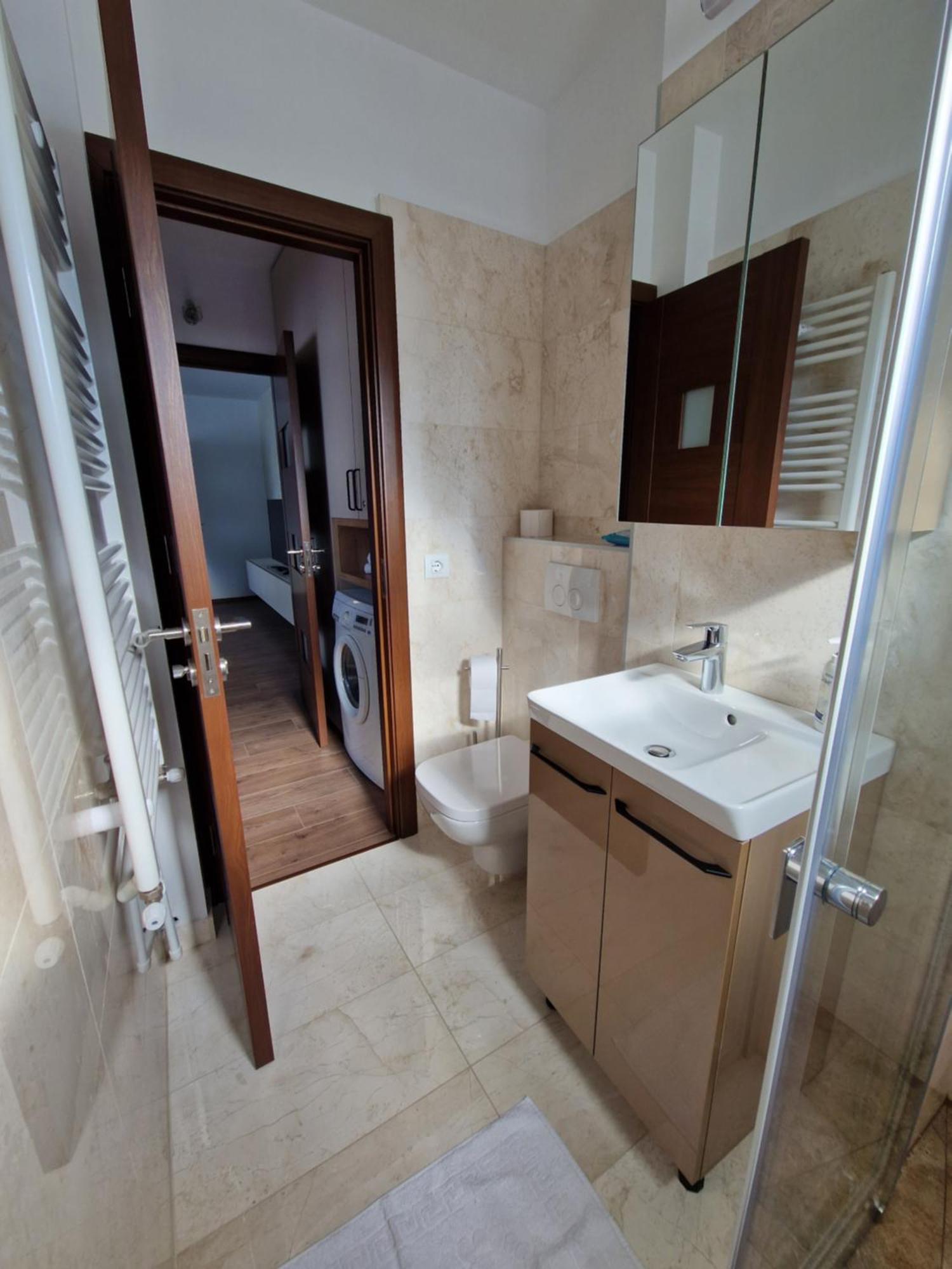 Downtown Apartment Римніку-Вилча Екстер'єр фото