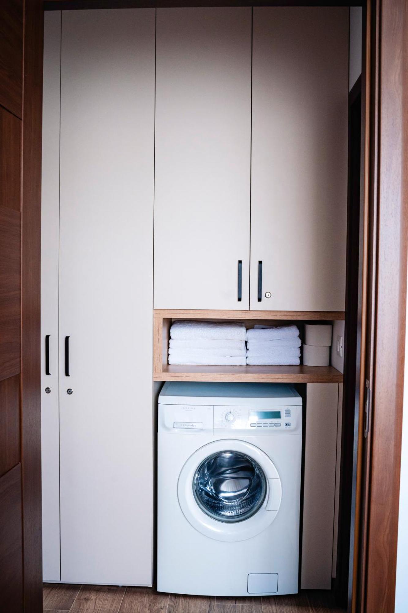 Downtown Apartment Римніку-Вилча Екстер'єр фото