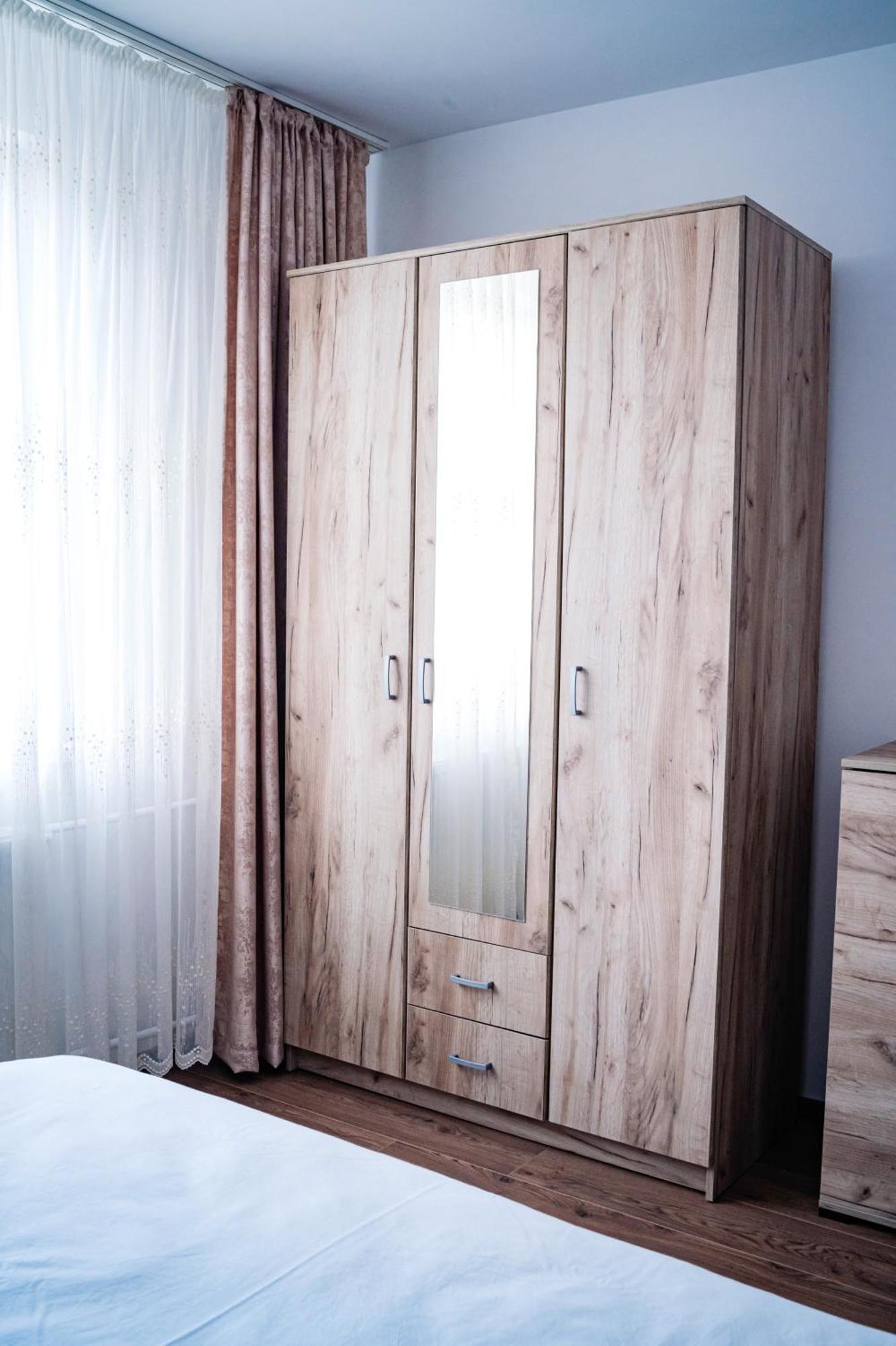 Downtown Apartment Римніку-Вилча Екстер'єр фото