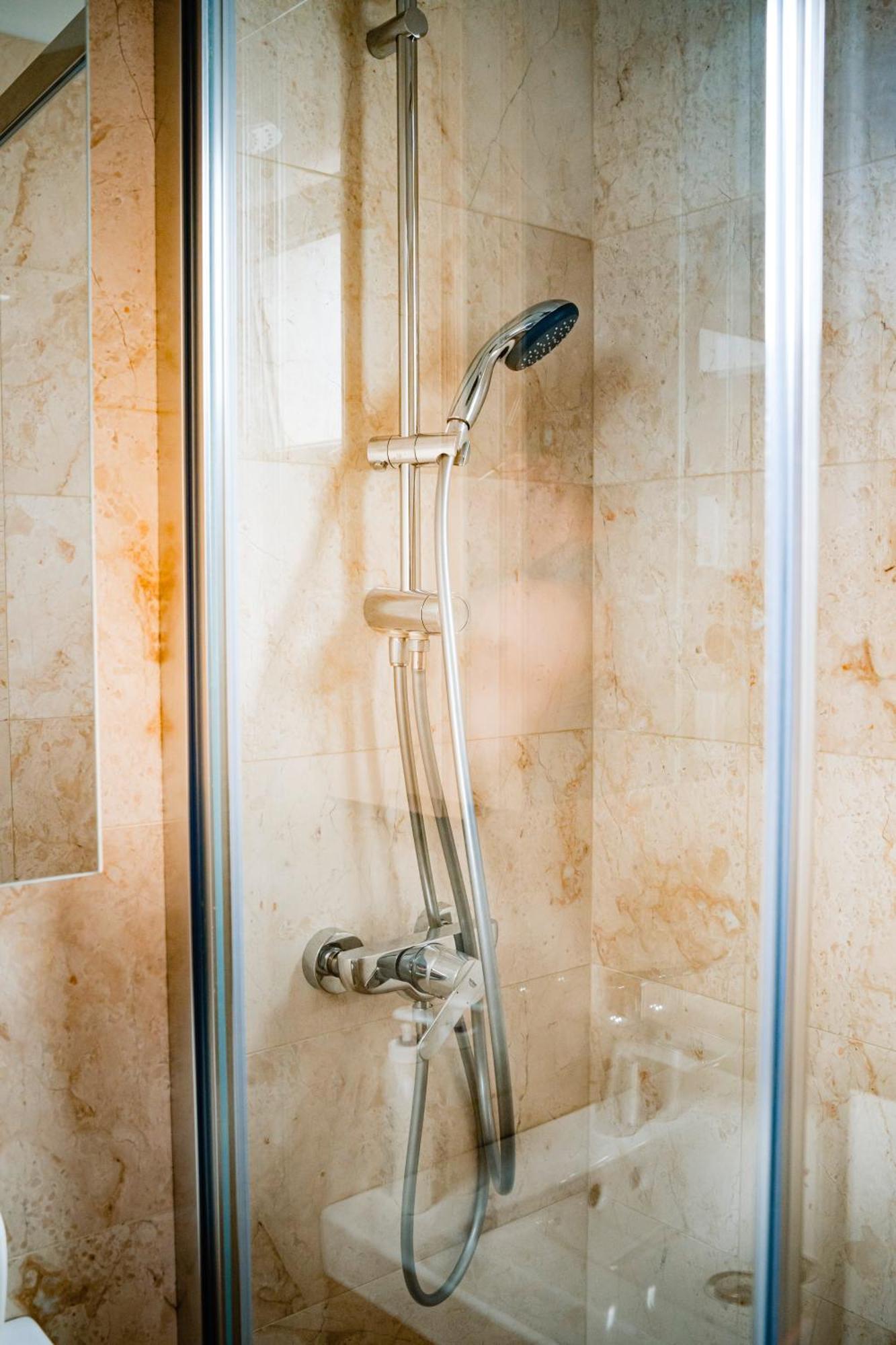 Downtown Apartment Римніку-Вилча Екстер'єр фото